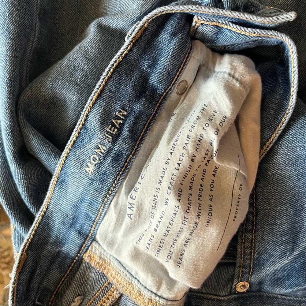 High waisted American eagle mom jeans!